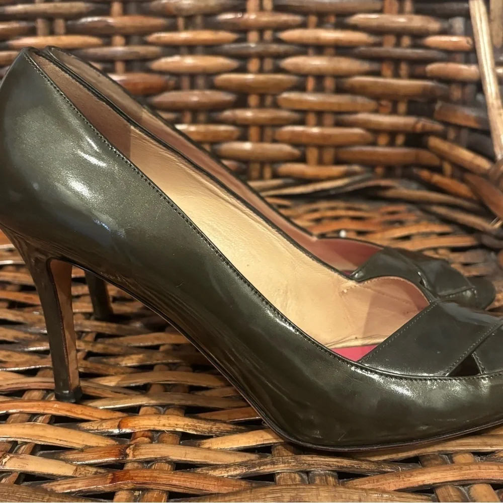 Kate Spade Dark Green Peep-Toe Heels in size 9.5 Made in Italy